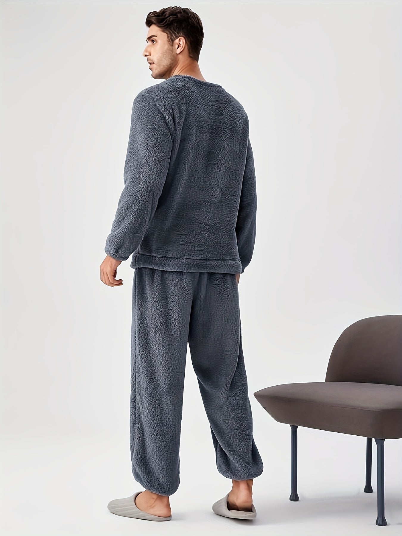 Men's cozy coral fleece pajama set - warm flannel loungewear with long sleeves & pockets for winter and autumn comfort at home.