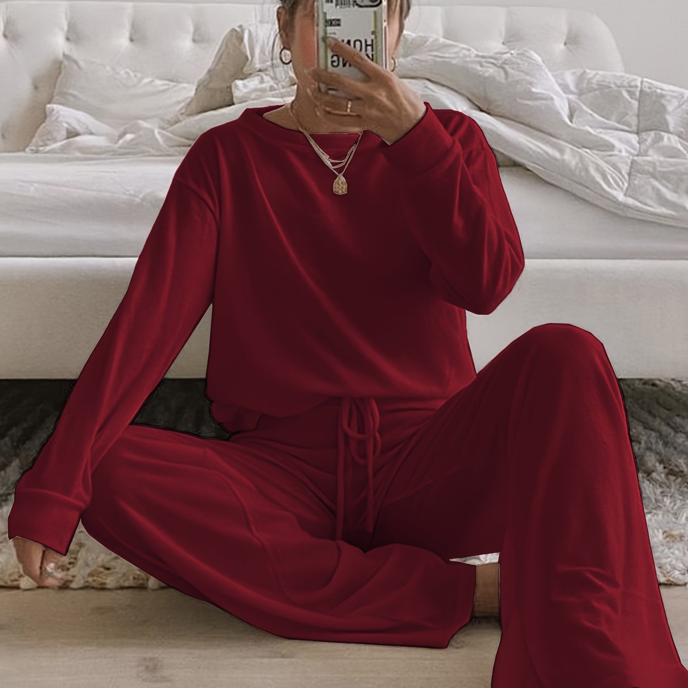 Cozy women's loungewear set in brushed fabric, solid color, round neck, long pants suit made of polyester for adults in autumn/winter season.