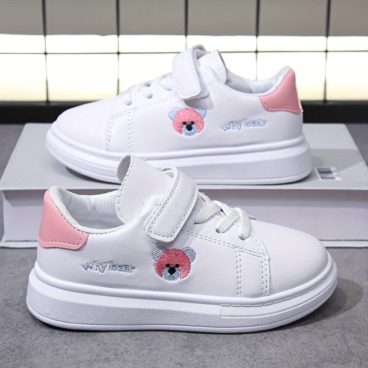 Kids' sneakers with cartoon design, hook-and-loop closure, breathable PVC sole, suitable for boys and girls.