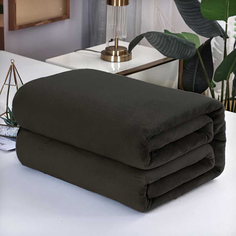 Super soft solid color fleece blanket, perfect for keeping warm in the fall and winter. Can be used as a bed sheet, throw blanket, nap blanket, or as an office or air conditioning blanket.