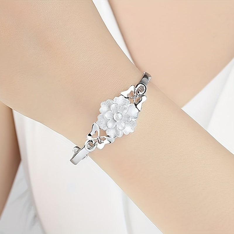 Sterling Silver Flower Bracelet made from S999 silver, features an adjustable design that is both fashionable and versatile. This noble fashion bracelet is a perfect gift for lovers, mothers, daughters, and as party, Valentine's Day, or Christmas gifts.