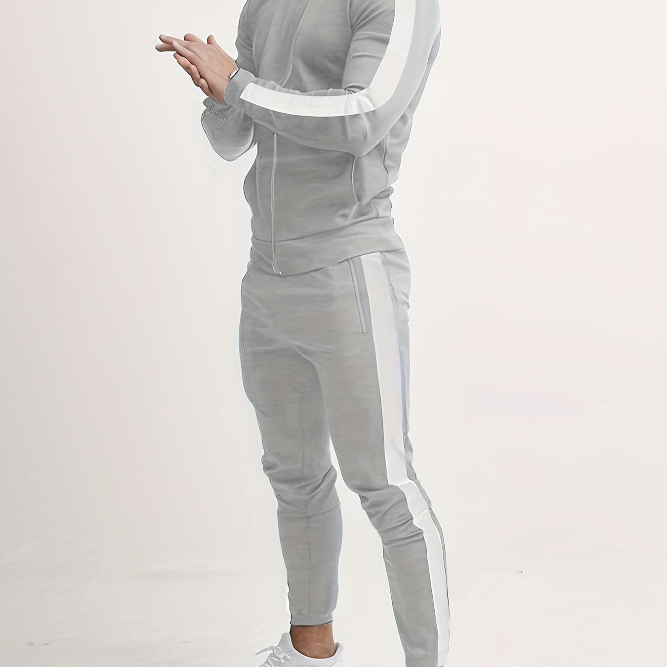 Thin casual sports suit for fitness training with stand-up collar and zipper for spring and autumn.