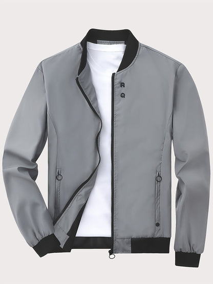 Solid color polyester jacket with zipper, stand collar, pockets, regular fit, and long sleeves. Suitable for all seasons with 100% polyester lining and 125g/m² fabric weight.