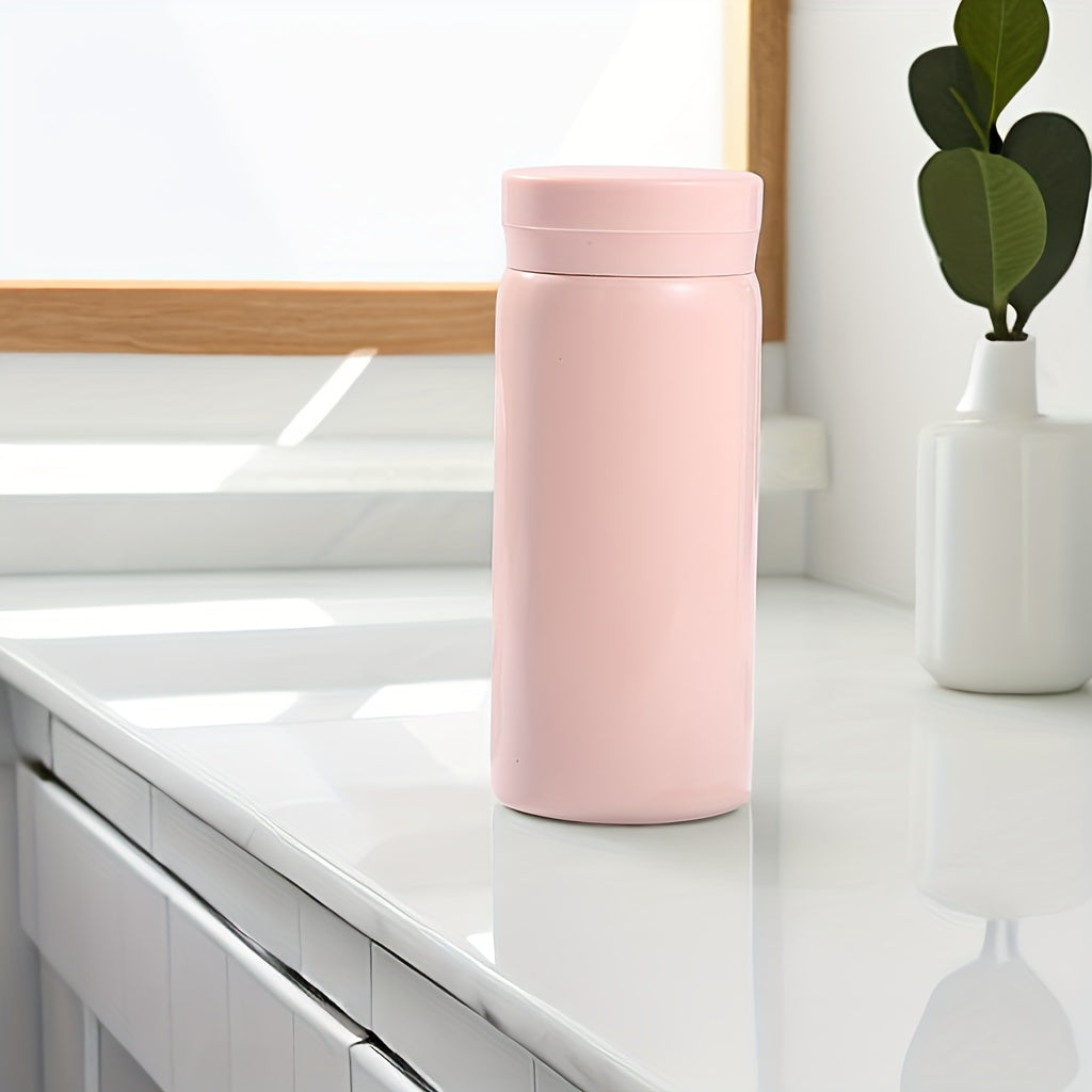 One mini vacuum flask, 200ml/6.76oz in size, perfect for keeping beverages hot or cold on the go. Ideal for both summer and winter, this insulated water bottle is a great gift for anyone who enjoys their drinks at the perfect temperature.