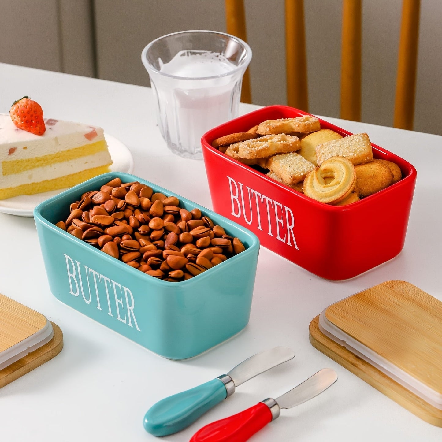 A complete set including a butter dish with a bamboo lid and butter knife, this large ceramic butter box is perfect for kitchen baking and gifting. It serves as an airtight butter keeper container for countertop or refrigerator storage. Ideal for home