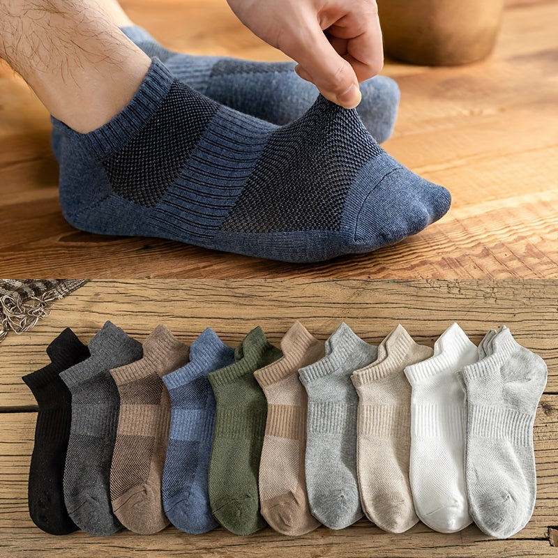 10 pairs of versatile, comfortable boat socks in mixed solid colors.