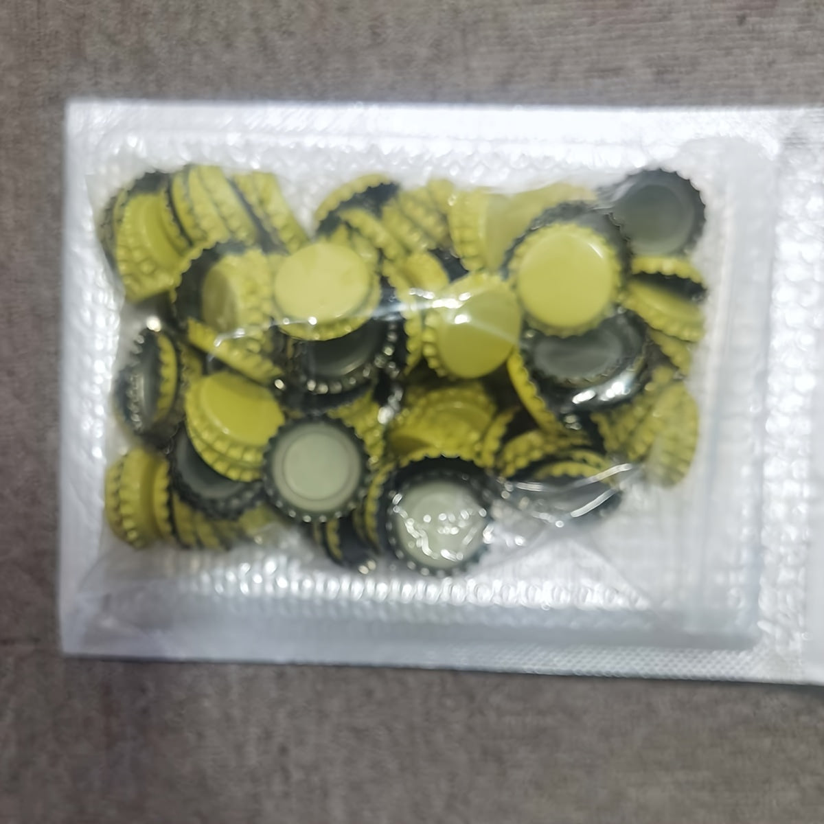 150 Brew Shark Golden Oxygen Absorbing Beer Caps - 26mm AQSh Standart O'lchami, PVC-siz, Uyda Pivo Tayyorlash va DIY uchun, Havo o'tkazmaydigan Möhri va Yangiligi.