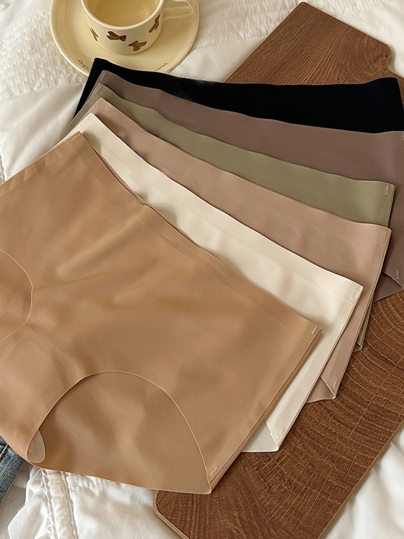 6-Pack Seamless Fiber Panties made of 62.6% Polyamide and 37.4% Elastane. Solid color, high stretch, skin-friendly, comfortable, and simple style underwear.