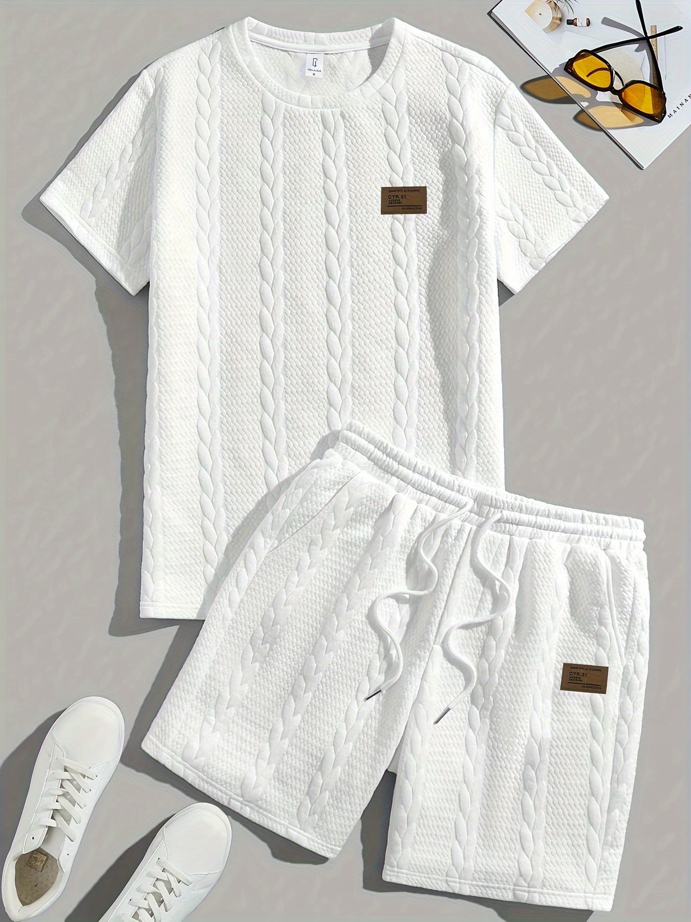 Men's solid color short-sleeve round neck set with heavy wheat pattern and drawstring shorts.