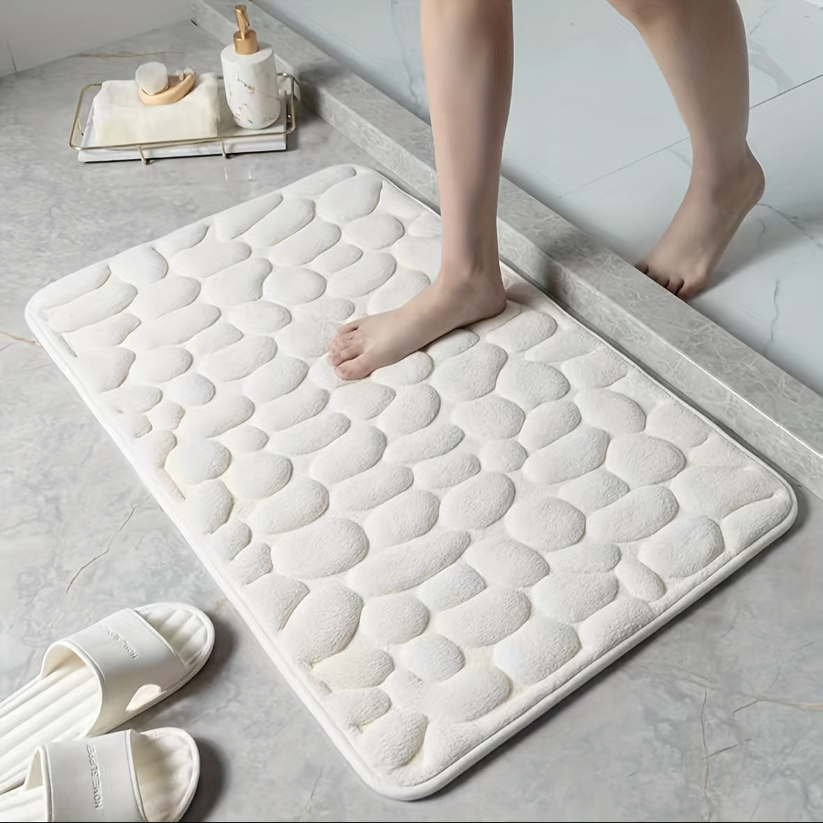 One piece of pebble pattern non-slip and absorbent polyester foot mat that can be hand washed. Ideal for use in the bathroom, bedroom, and kitchen to absorb water and reduce slipping. Great for keeping your bathroom floor safe and dry.