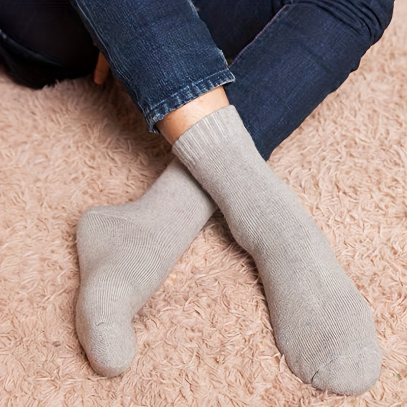 6 pairs of men's wool knit crew socks for autumn/winter, soft, warm, and breathable.