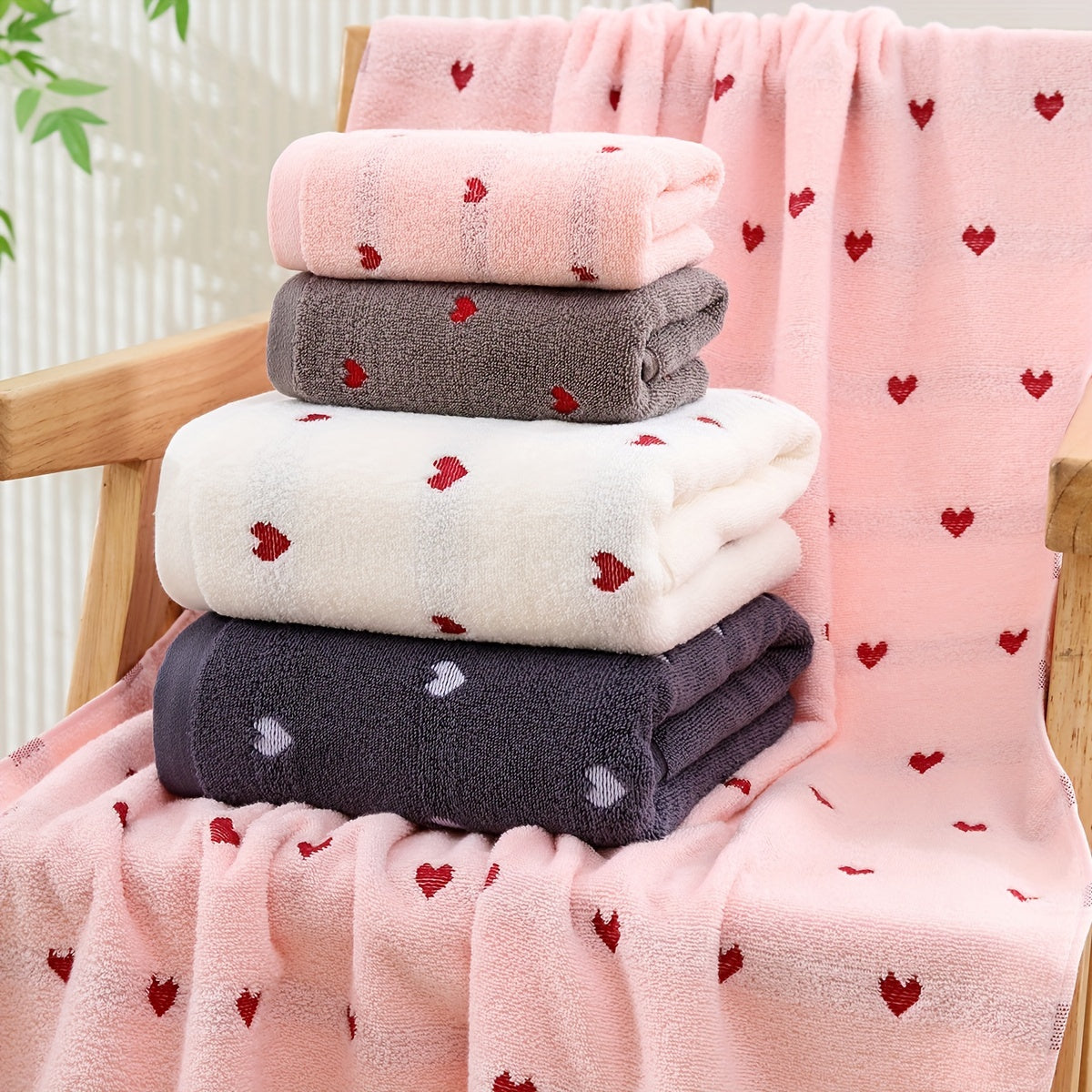 Heart pattern cotton bath towel, absorbent and quick-drying, soft and thick for home bathroom use. Ideal bathroom supply.