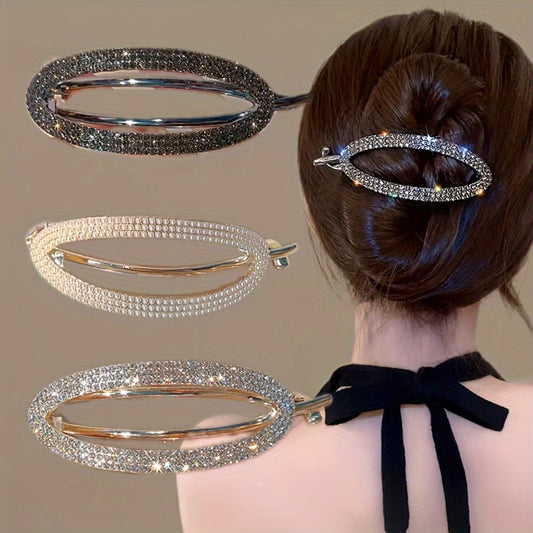 Elegant geometric pattern hair clip made of zinc alloy with rhinestones and imitation pearls in a golden color. Ideal for daily casual wear or parties all year round.