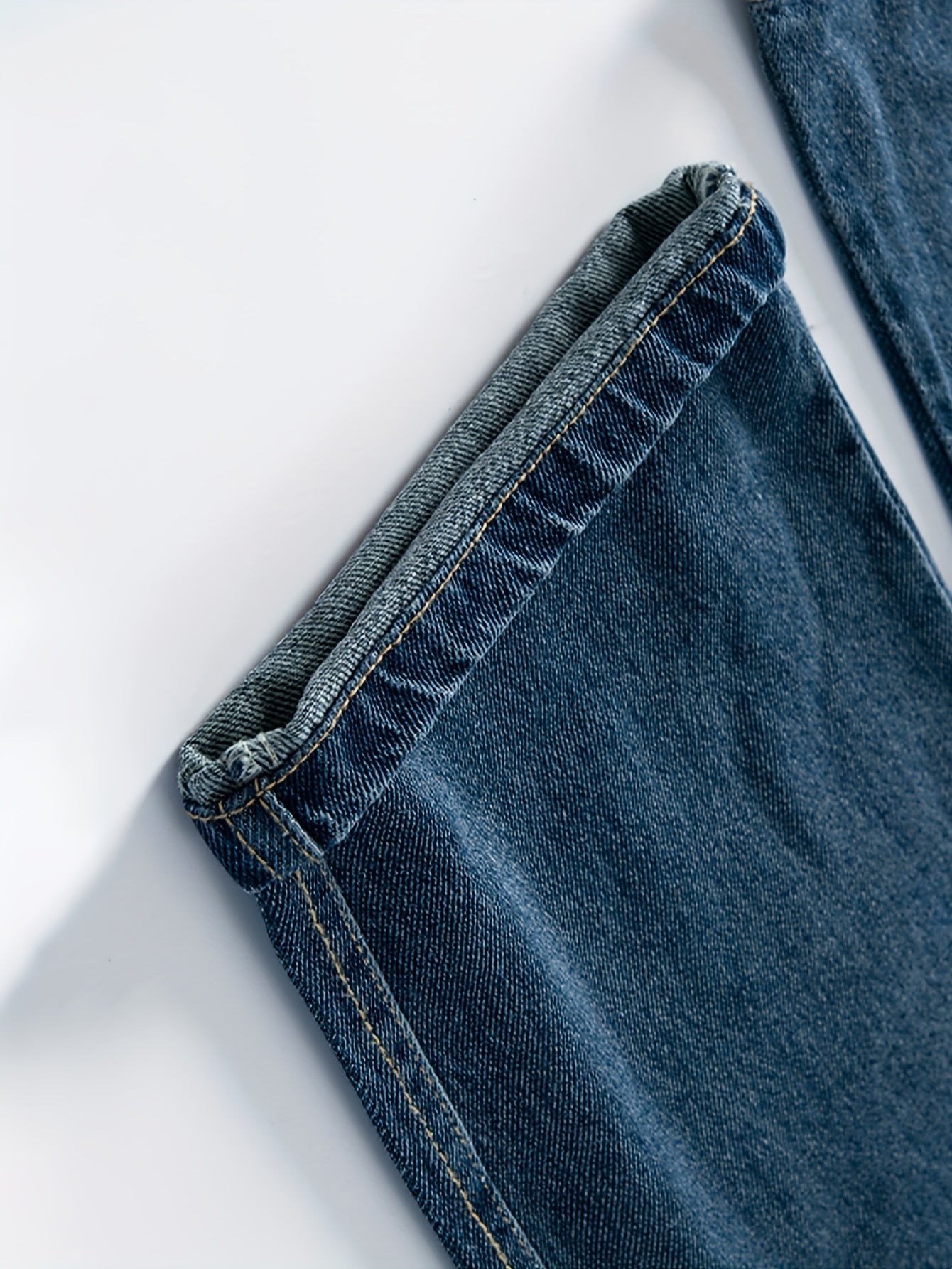 Youthful harem jeans with elastic waistband, ideal for skateboarding and casual wear throughout the year.