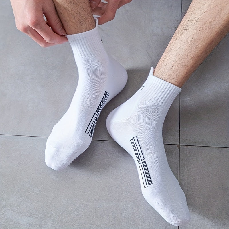 High quality casual socks for men in a pack of 10 pairs, size 38-45. Great gift for sports enthusiasts.