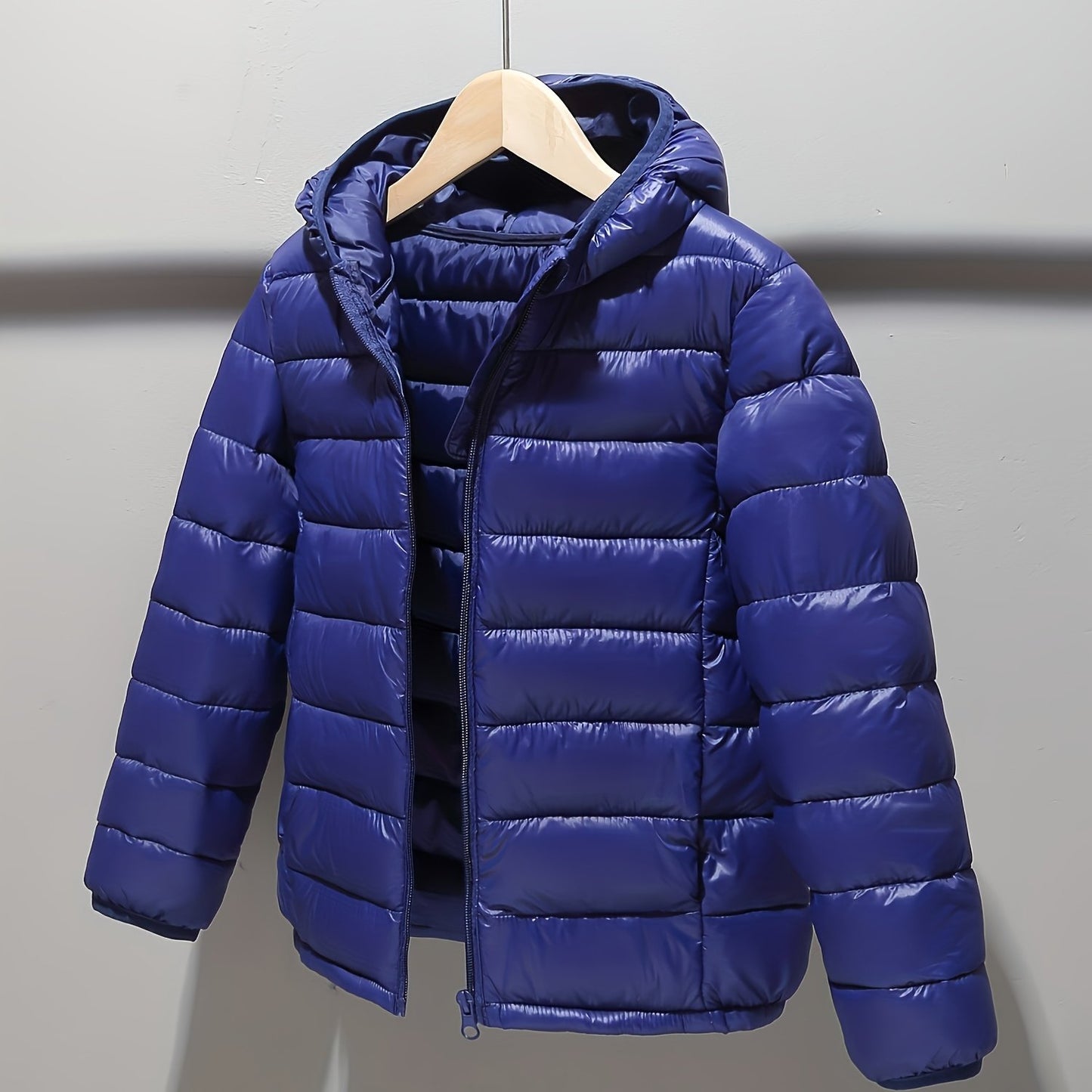 Kids' polyester puffer jacket with hood and zipper, ideal for fall/winter.