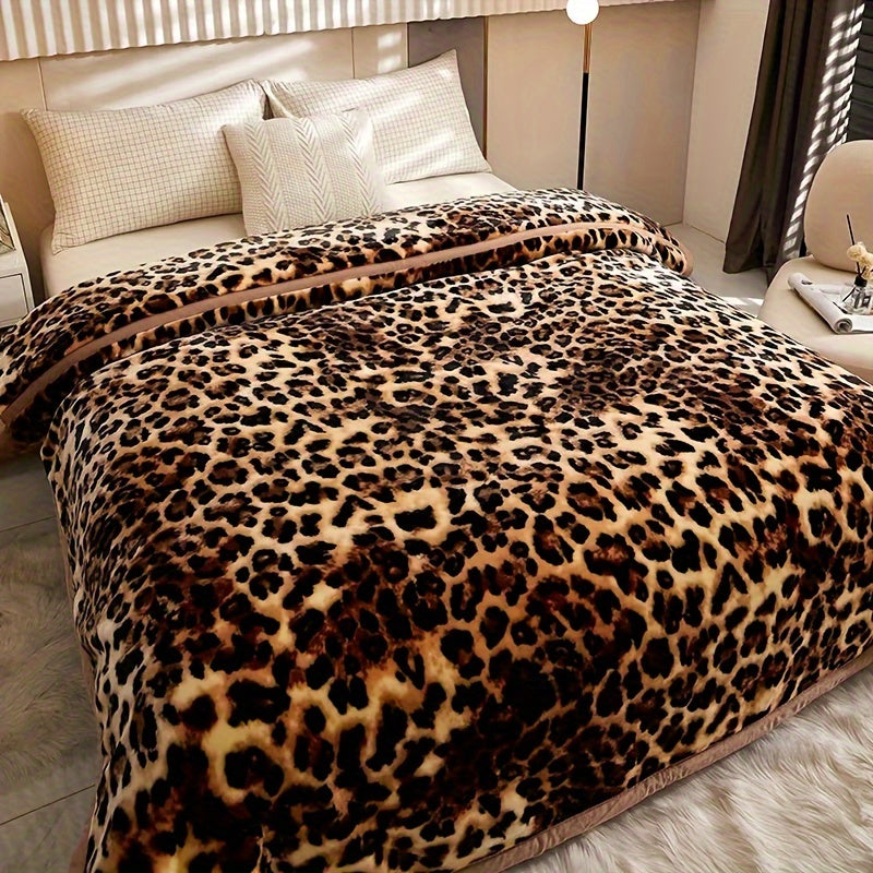 Ultra-Soft Leopard Print Plush Throw Blanket - Perfect for Every Season - Great for Bedroom, Guest Room, Living Room, Dorm, Car, Sofa & Travel - Easy to Clean, Tropical Style, Made of 90g Flannel Fleece