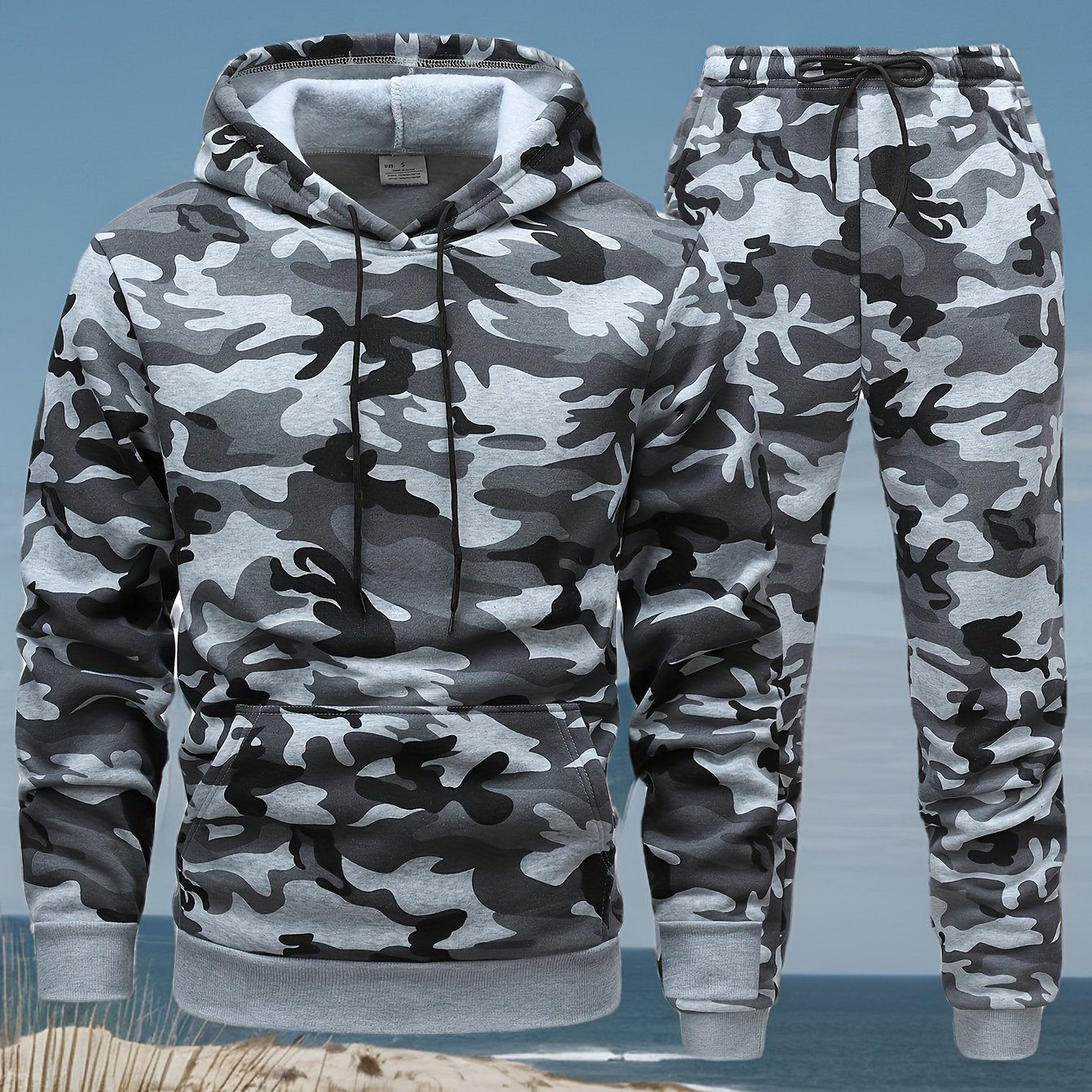 Men's camo hooded sweatshirt and pants set for outdoor activities in fall/winter. 100% polyester with drawstring pullovers and 3D printing. Suitable for hiking, camping, hunting, running