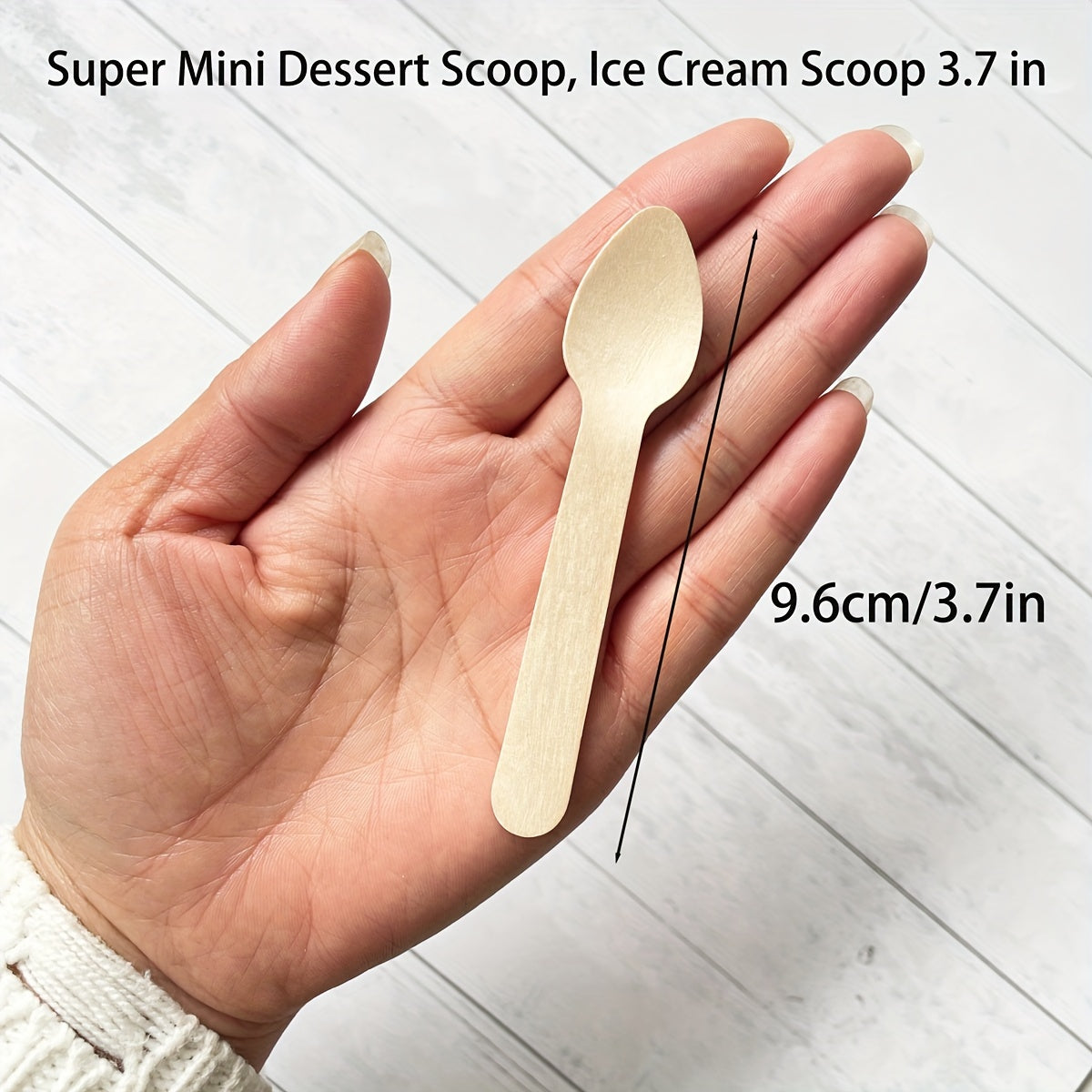 100 pieces of environmentally-friendly disposable birch spoons, perfect for serving cake, ice cream, and dessert. These recyclable bamboo products are ideal for use at parties, weddings, and camping trips.