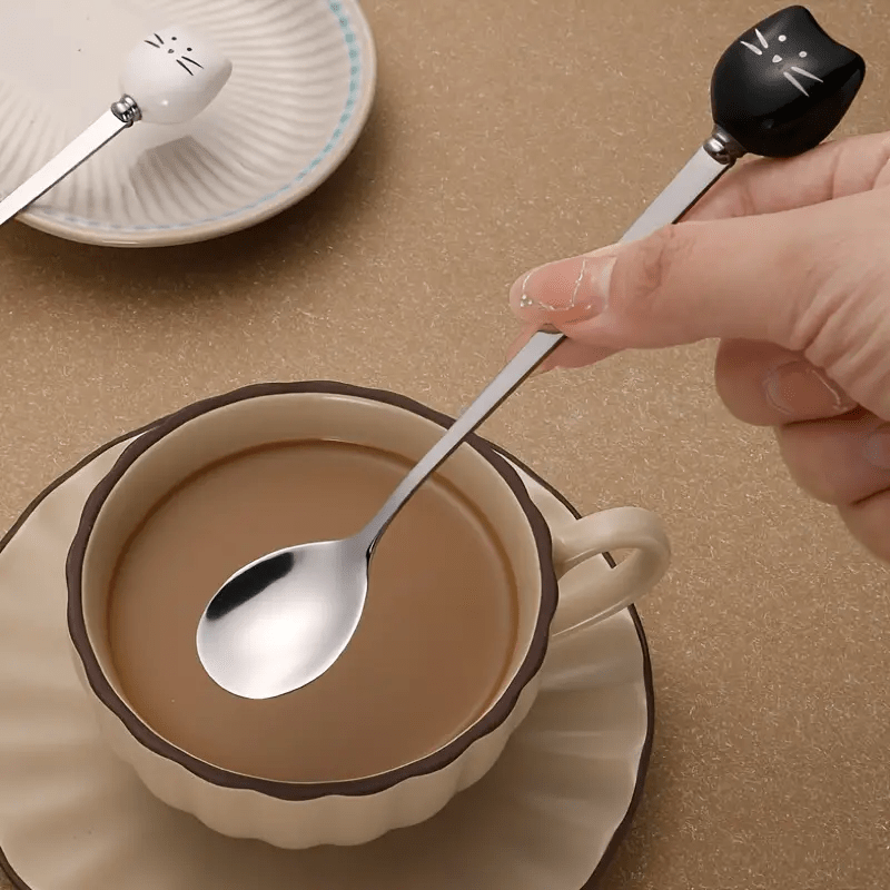 Stainless steel cartoon cat spoon, perfect for ice cream, tea, and soup.