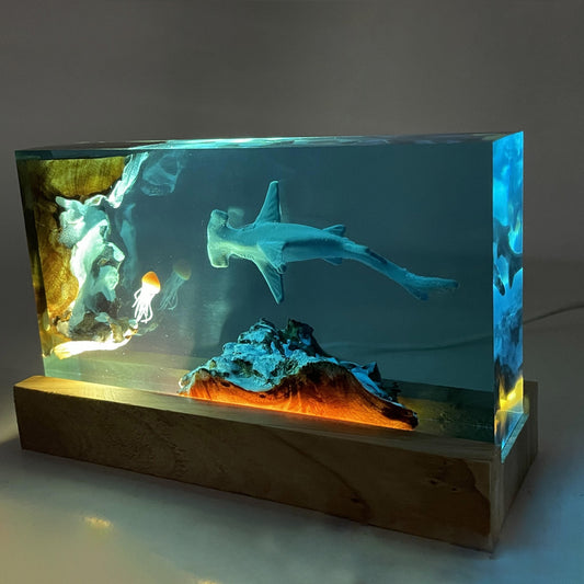 USB-powered decorative lamp with hammerhead shark and jellyfish design features realistic sea life scene and multi-room compatibility.