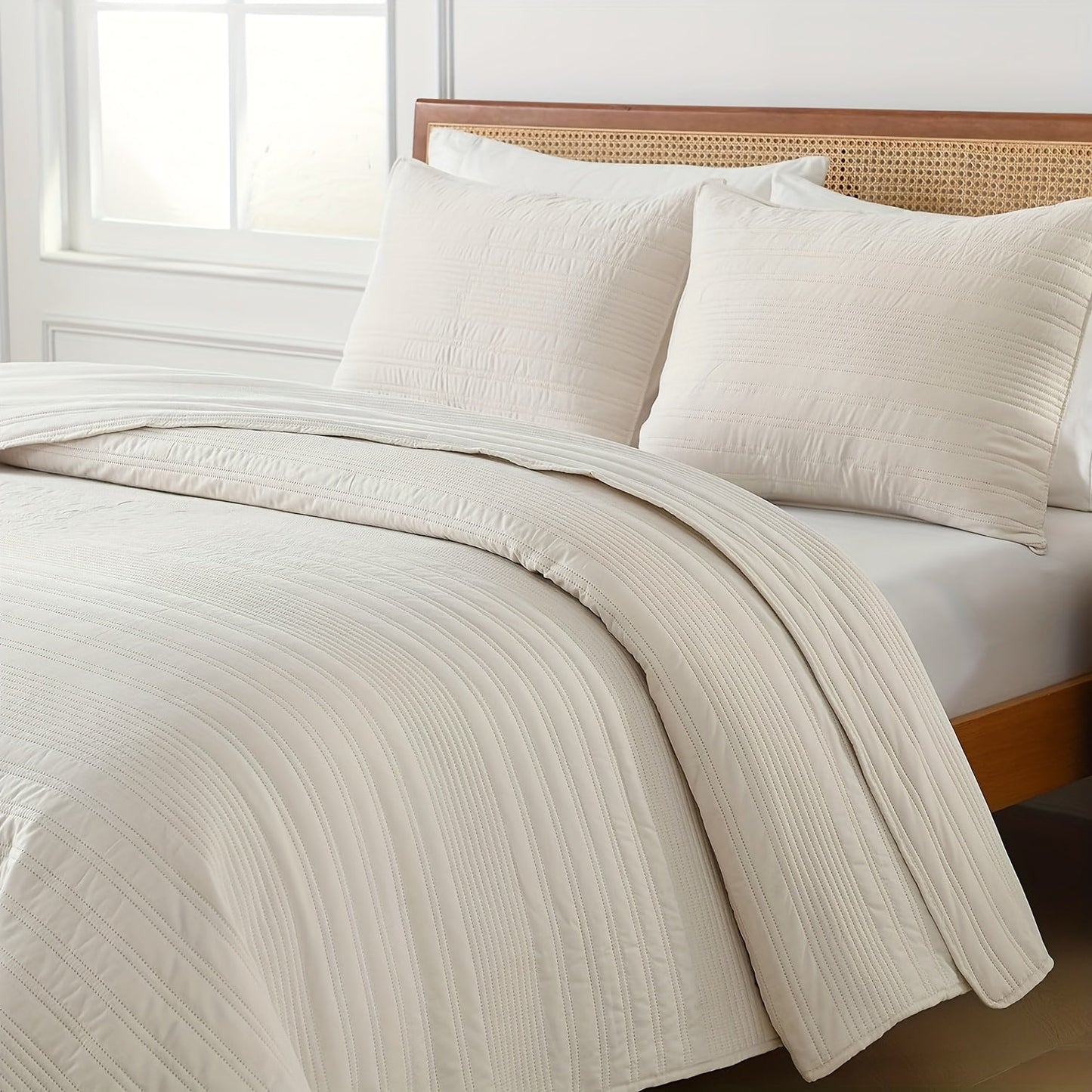 Luxurious Bedding Set with Unique Striped Floral Design, Featuring Ultrasonic Embossed Technology. Set includes 1 Bed Cover and 2 Pillowcases, perfect for a Double Bed. Made with soft and breathable materials, ideal for a cozy bedroom or dorm room.