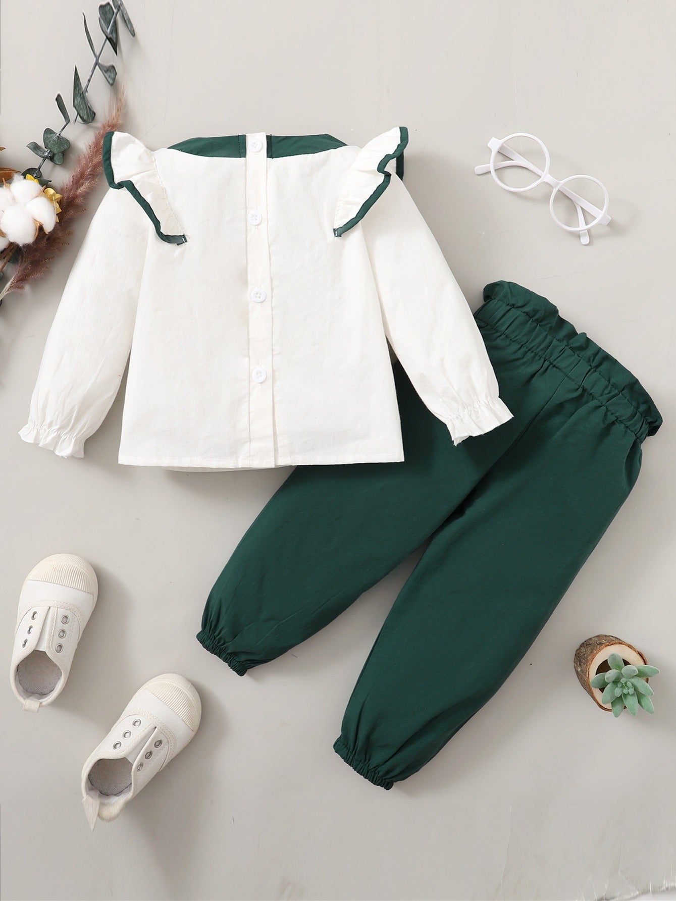 Two-piece set with lace trim top and pants for girls.