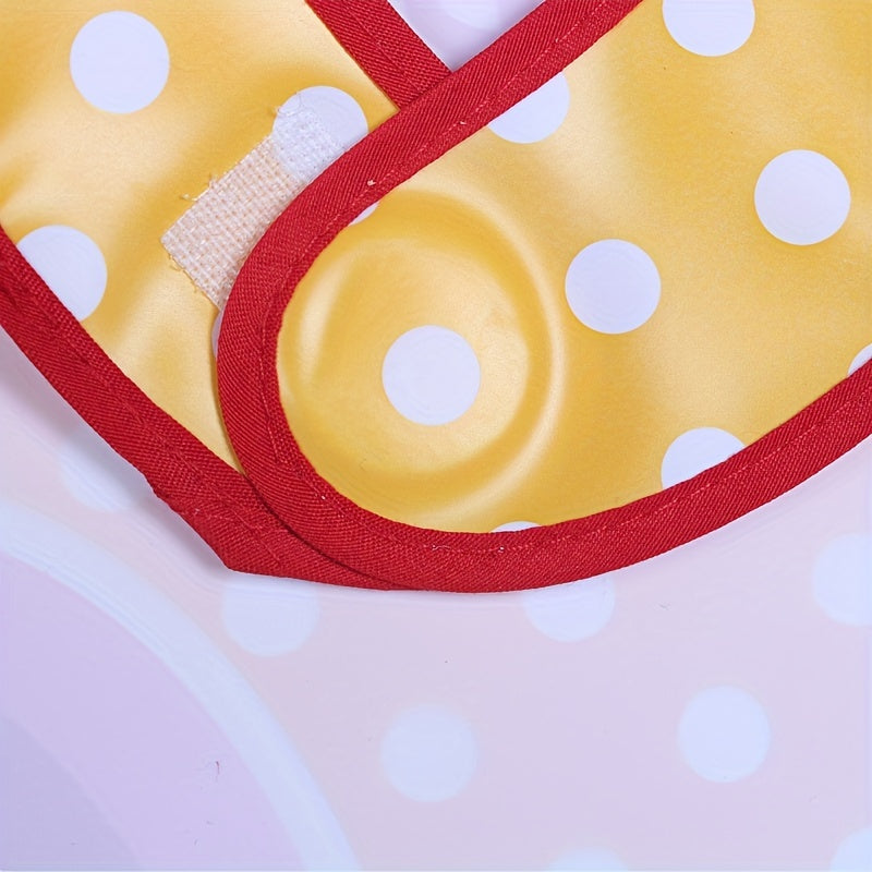 Waterproof bib for boys and girls with snap closure, dirt-resistant pockets, cute strawberry and car prints, made of comfortable EVA material. Suitable for universal feeding, featuring