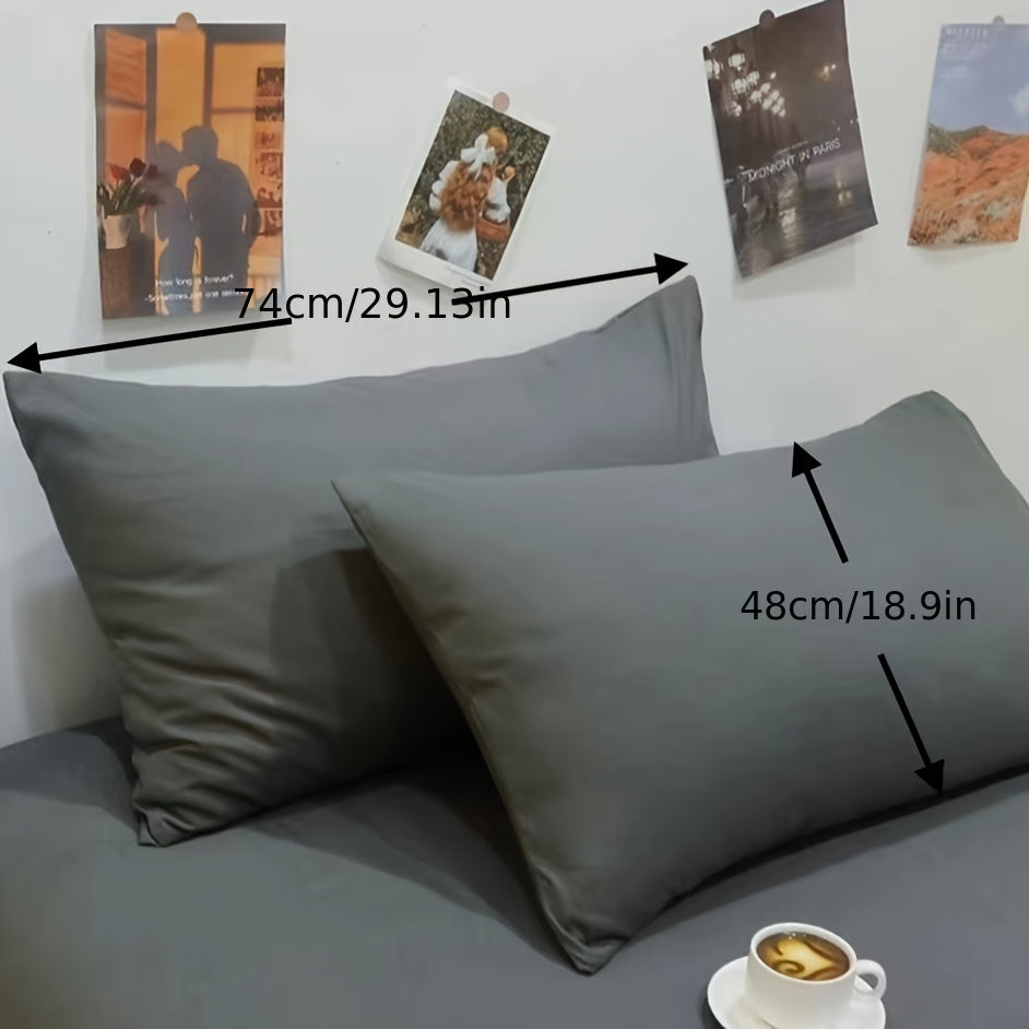 Soft and luxurious gray polyester pillowcase, hypoallergenic and easy to care for. Breathable and stain-resistant, can be machine washed. Size: 48x74cm.