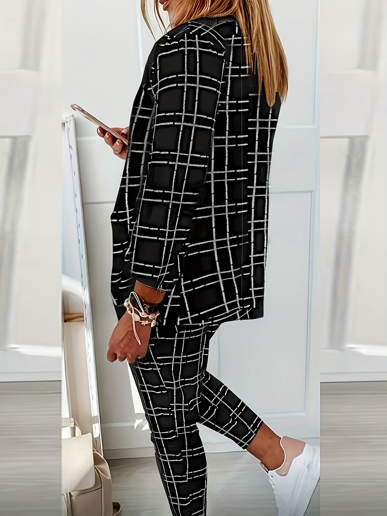 Stylish plaid blazer and pants set for plus size women. Made of polyester/spandex, machine washable with button details. Suitable for work or leisure. Casual chic outfit with a relaxed fit.