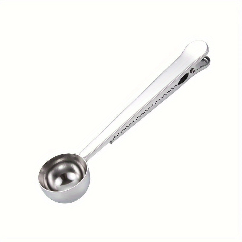 Coffee packets can now be easily measured and sealed with this Stainless Steel Coffee Scoop featuring a convenient clip. Perfect for your coffee-making needs.