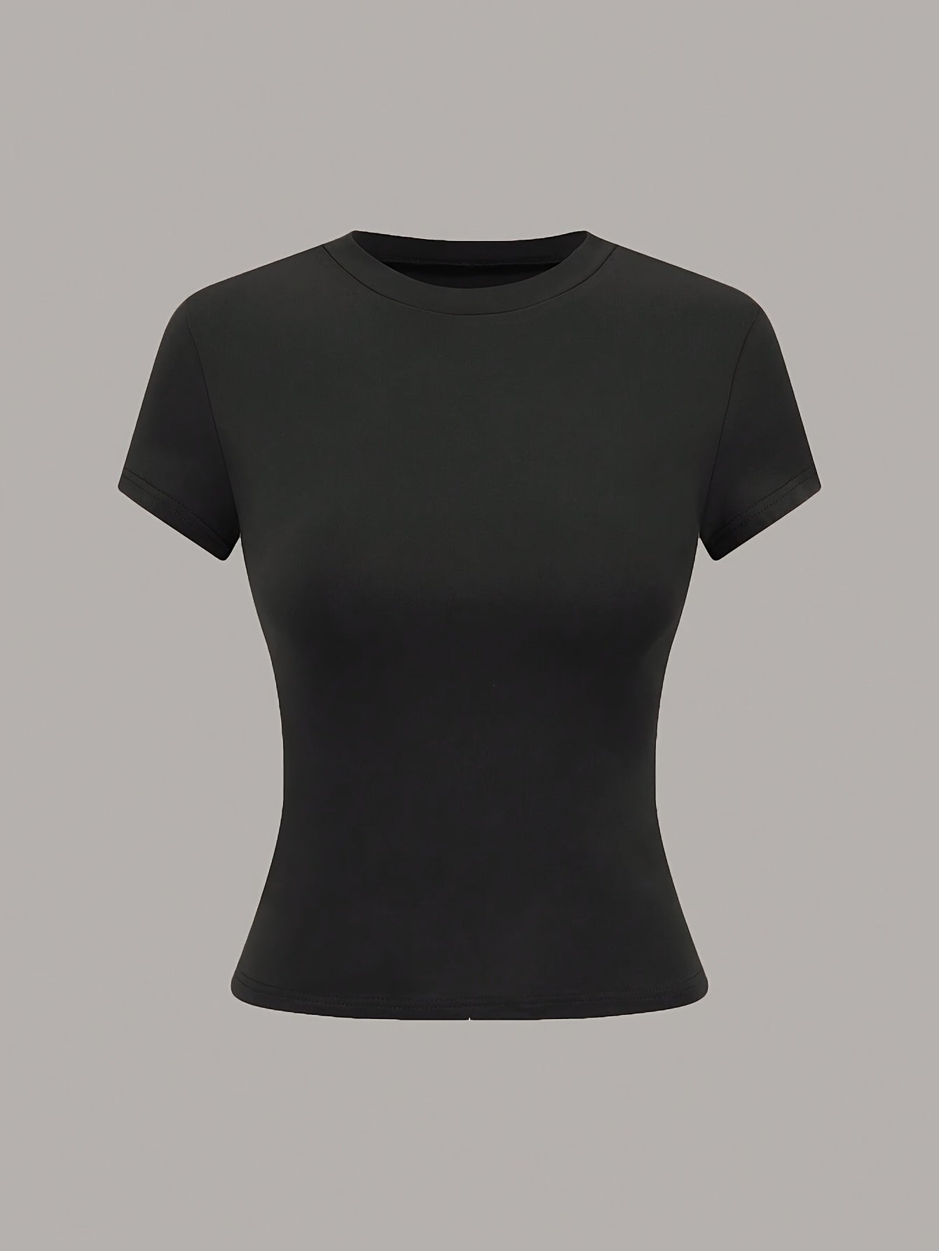 Simple fitted blouse with round neck and short sleeves for women.