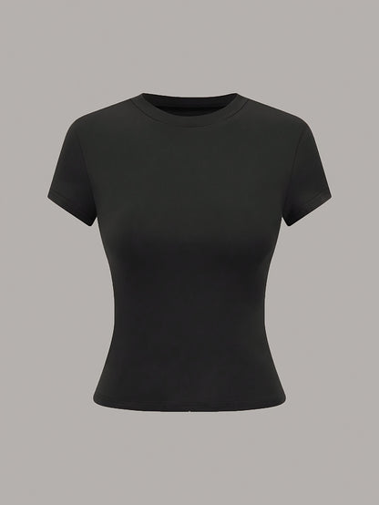 Simple fitted blouse with round neck and short sleeves for women.