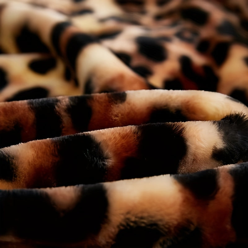 Ultra-Soft Leopard Print Plush Throw Blanket - Perfect for Every Season - Great for Bedroom, Guest Room, Living Room, Dorm, Car, Sofa & Travel - Easy to Clean, Tropical Style, Made of 90g Flannel Fleece