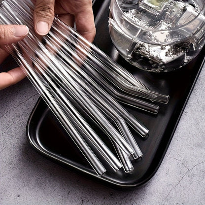 A package containing 6 high borosilicate transparent glass straws and 1 cleaning brush. These heat-resistant, washable, and reusable straws are perfect for enjoying your favorite drinks.