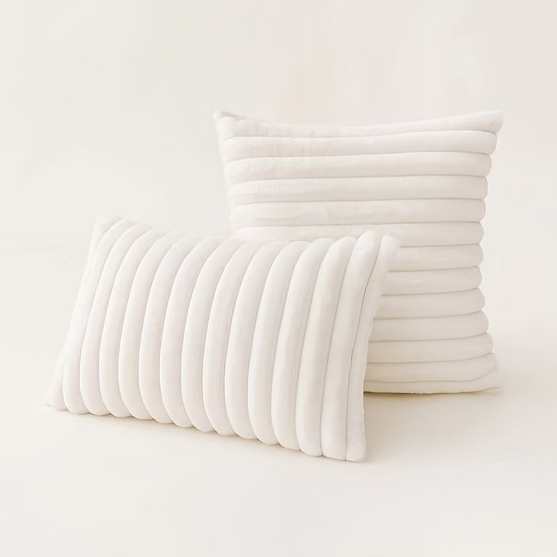 This luxurious pillowcase is made from soft imitation rabbit hair and plush cotton velvet, creating a smooth and pure white finish. Perfect for decorating your living room, bedroom, or sofa, this pillowcase does not include the pillow core.