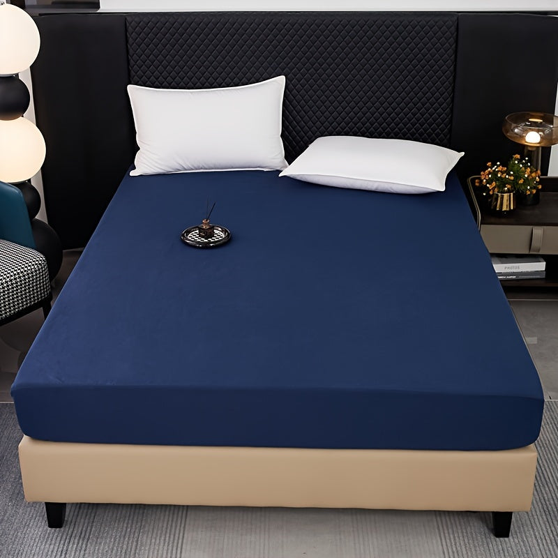 Protect your mattress with this waterproof cover made of polyester polyurethane encasement. It is breathable, machine washable, and has a sanded finish for added comfort. Perfect for both bedrooms and hotel rooms. This set includes a single sheet