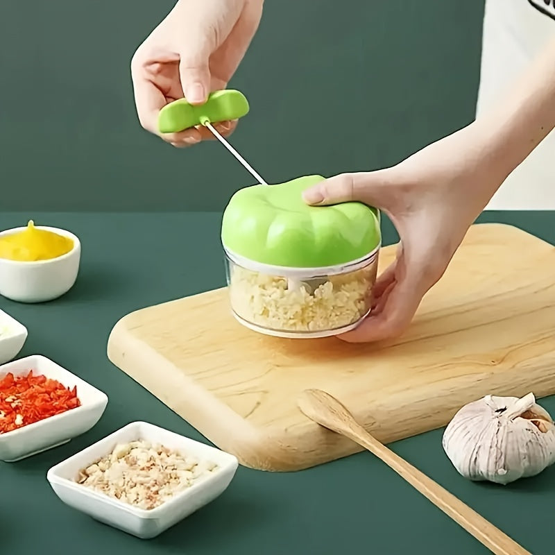 Hand-Cranked Manual Garlic Chopper: A Convenient Kitchen Gadget for Creating Garlic Paste and Chopped Garlic without the Need for Electricity