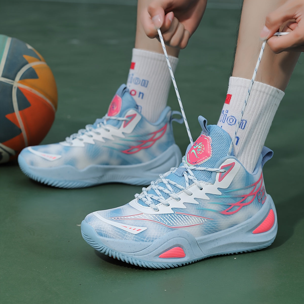 Professional low-top basketball shoes for couples, designed for indoor games and training with anti-slip features.