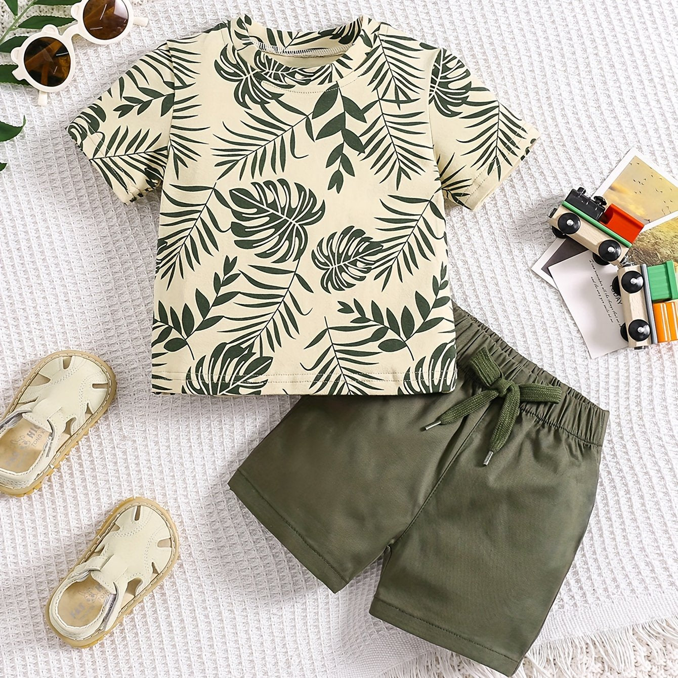 Boys' Tropical Leaf Print Cotton Blend Casual Outfit - Short Sleeve Tee & Drawstring Shorts Set, Machine Washable for Spring/Summer, Ideal for Outdoor Wear