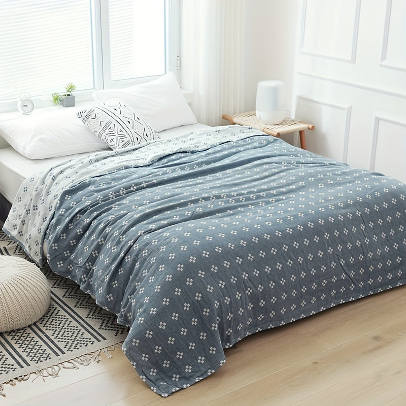 Soft and stylish, this luxurious light blue geometric pattern throw blanket is perfect for all seasons. Made from cozy knitted jacquard gauze, this full-size quilt is ideal for single or double use. Machine washable for easy care, this blanket is perfect