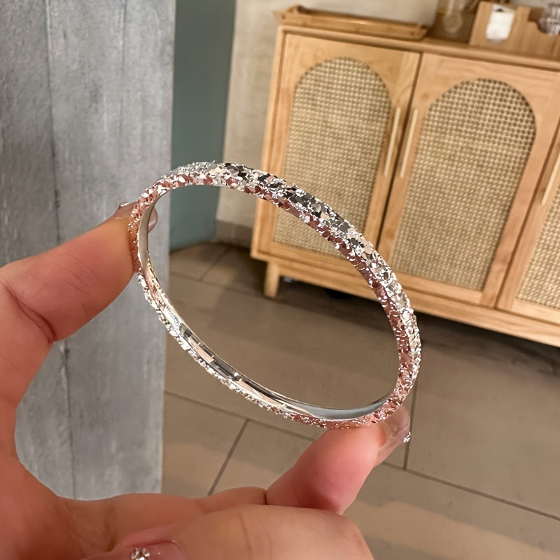 Ajoyib 999 Sterling Silver Bangle Bilaguzuk - Zamonaviy va Qiziqarli, Sevgi Kuni, Ona Kuni va Rojdestvo Sovg'alari uchun Ideal, Uchburchak Shakli va Muz Kristall Tafsilotlari bilan, Qiz Do'stingiz uchun Mukammal.