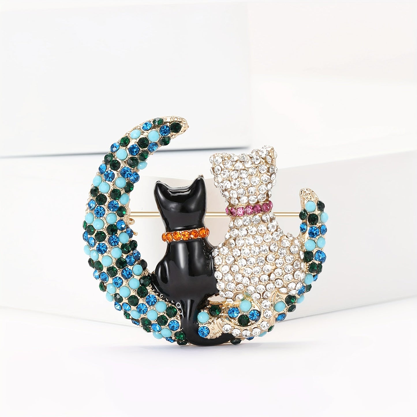 A stunning Crystal Cat Moon Brooch crafted in luxury, adorned with sparkling rhinestones and an elegant design - the perfect exquisite gift for women.