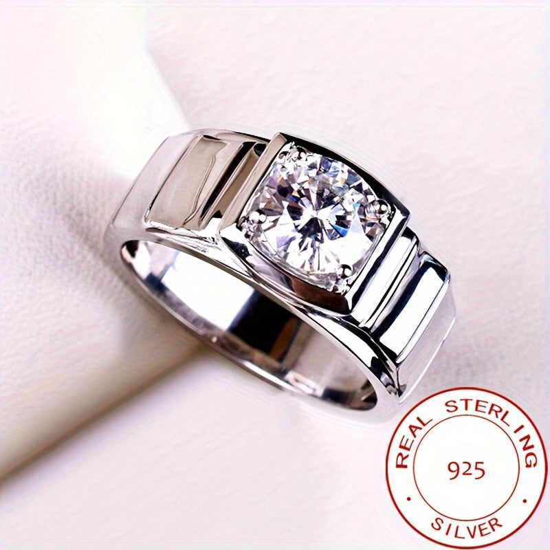 Simple and elegant finger ring with shiny zirconia inlay, made of 925 sterling silver. Does not come with a box.