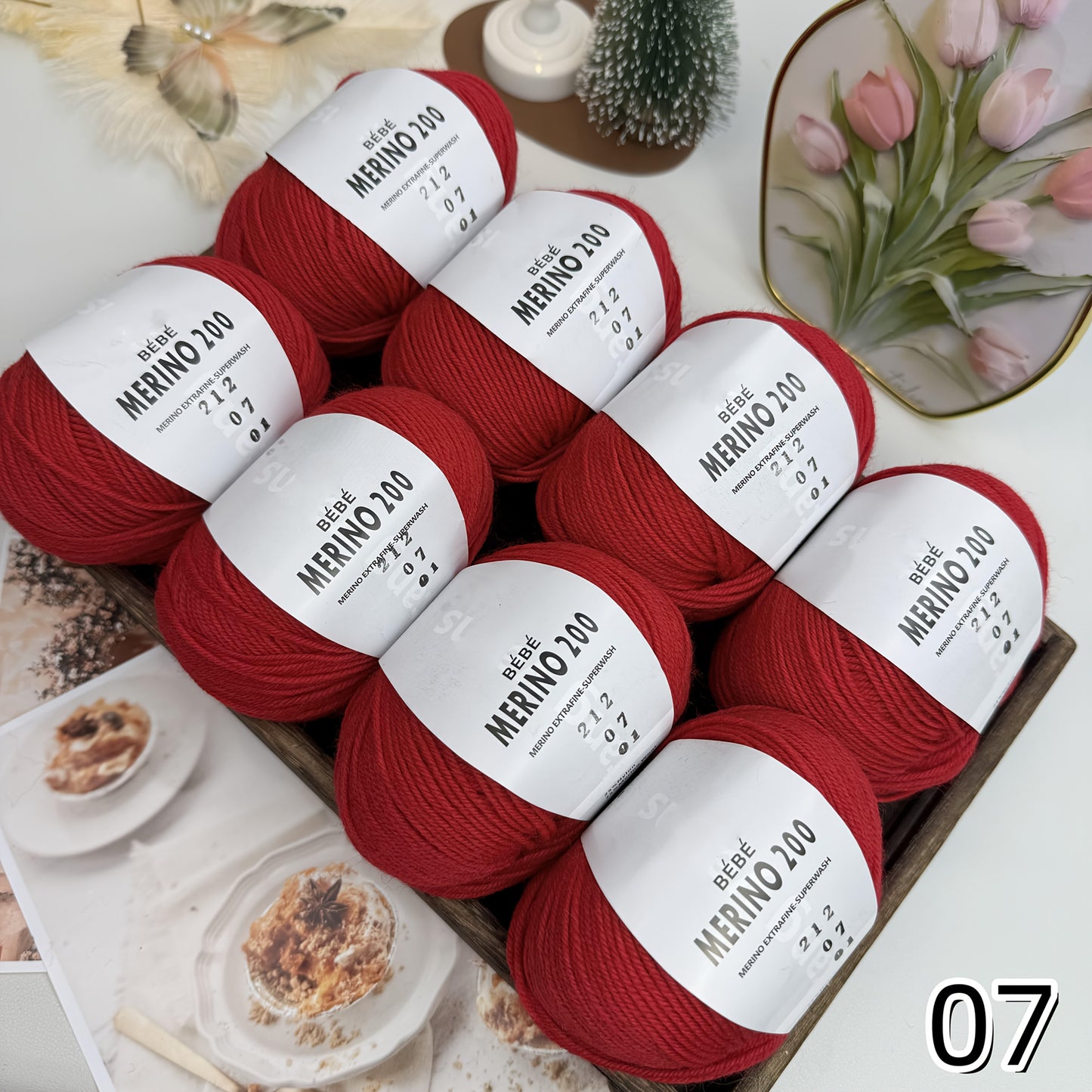 8 balls/400g hand-knitted Merino wool yarn, 75% Merino wool, 25% nylon. Skin-friendly, soft, ideal for knitting sweaters, hats, scarves, socks, blankets, shawls, etc.