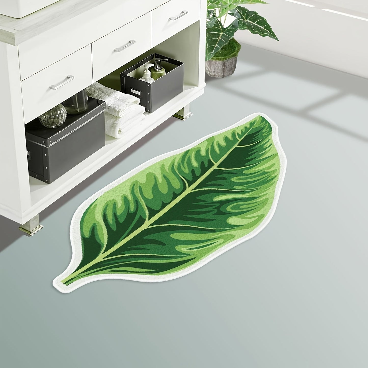 Crystal velvet fabric green leaf non-slip mat is designed for strong water absorption to prevent slips in the bathroom and other areas of the home. Perfect for decorative floor mats in bedrooms, living rooms, and study areas, this versatile mat can also