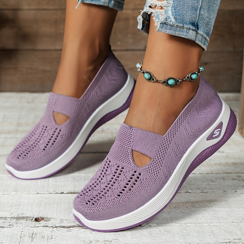 Taizhou women's slip-on sneakers are breathable and lightweight, featuring a rubber sole and fabric insole. No embellishments. Vintage style for all-season comfort, hand washable.