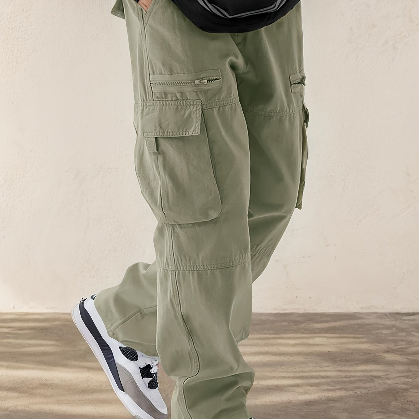 Casual drawstring pants for men with flap pockets - perfect for hiking and streetwear.