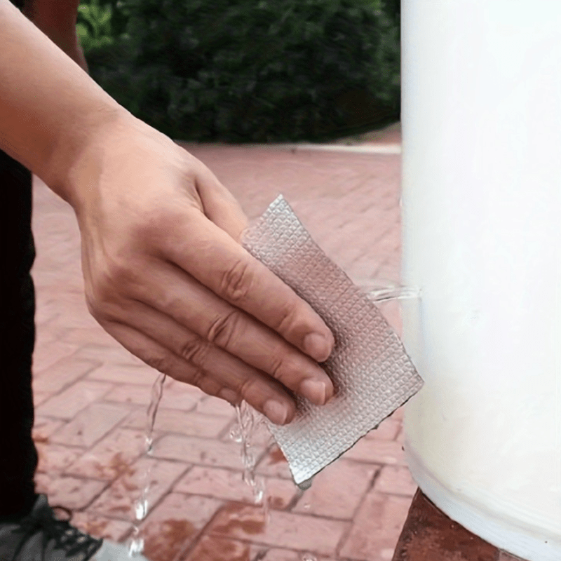 Waterproof self-adhesive aluminum foil tape caulk for sealing leaks on tile roofs, pipes, and home renovations. 1 roll, 5cm x 100cm.