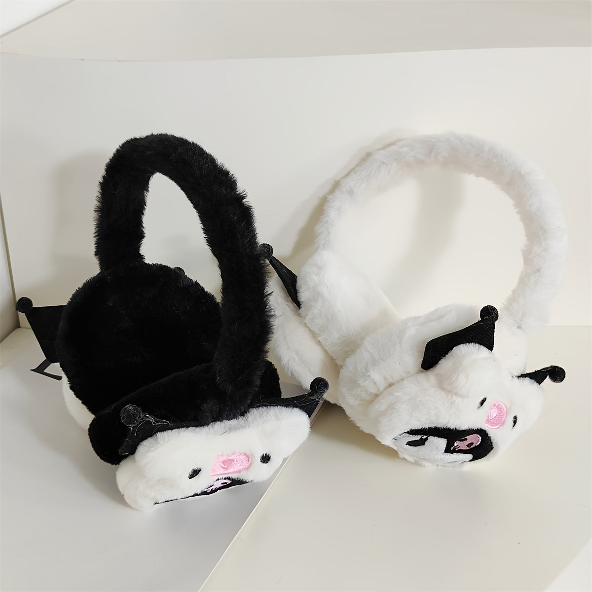 [Officially approved] 1pc Sanrio Kuromi Plush Earmuffs in Autumn and Winter Cartoon Style, Featuring Cute Ear Protection for Cold and Warmth. Colors will be Randomly Selected for Shipping.